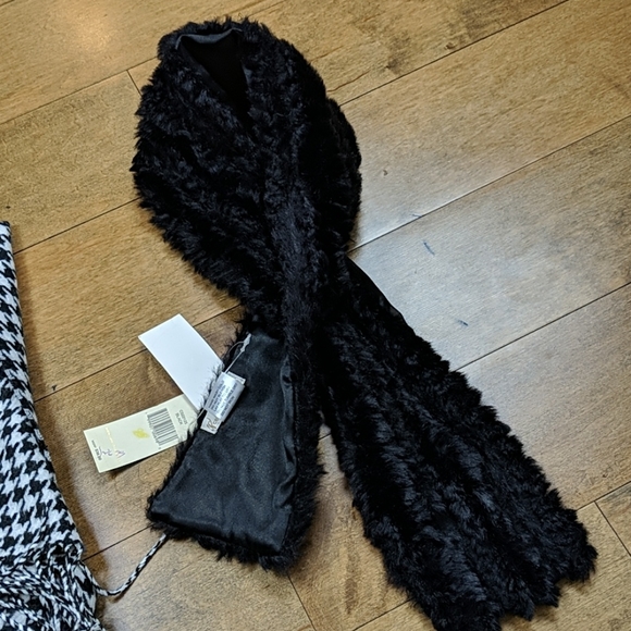 2 scarves - Picture 3 of 3